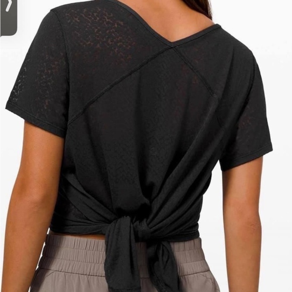 Brand New Lululemon Black Loop Around Tee SiZe 6